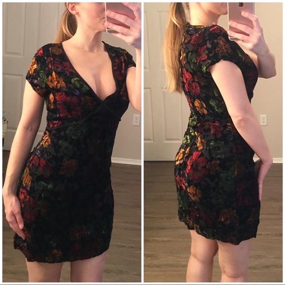 Velvet Floral V-neck Dress - Picture 4 of 4